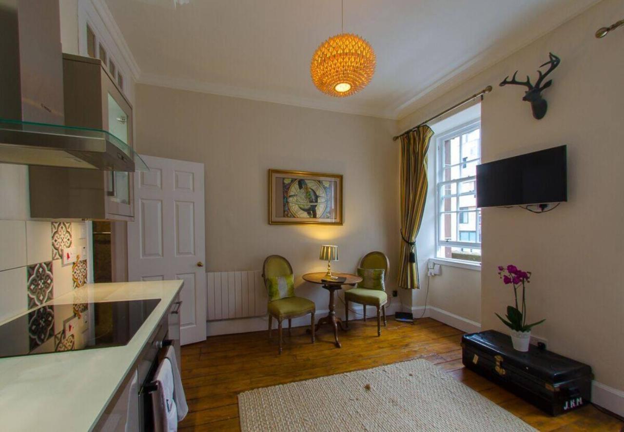 Joivy Chic Apt In The Royal Mile Tower Leilighet Edinburgh Eksteriør bilde